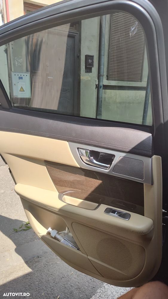 Jaguar XF 2.2D Luxury - 10