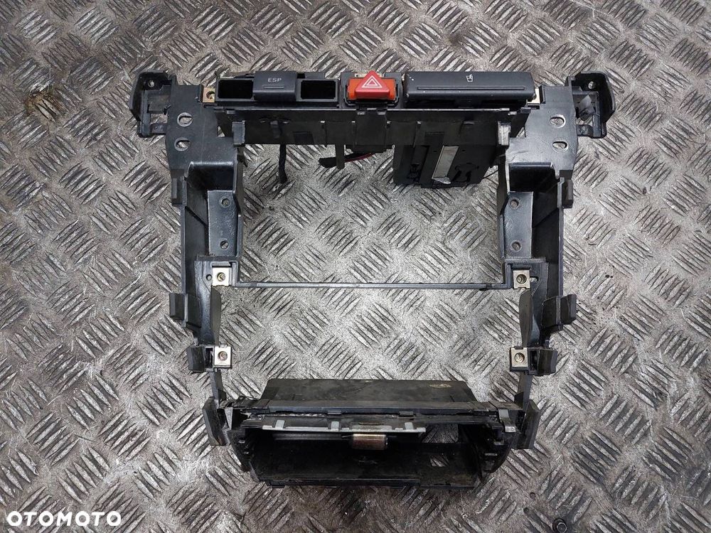 UCHWYT NA KUBEK CUPHOLDER + PRZEŁĄCZNIK AWARYJNYCH AUDI A6 C5 4B0941509D - 1