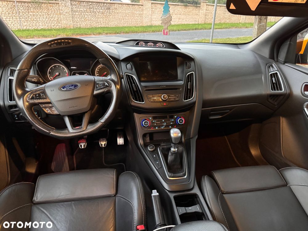 Ford Focus 2.0 EcoBoost ST - 27