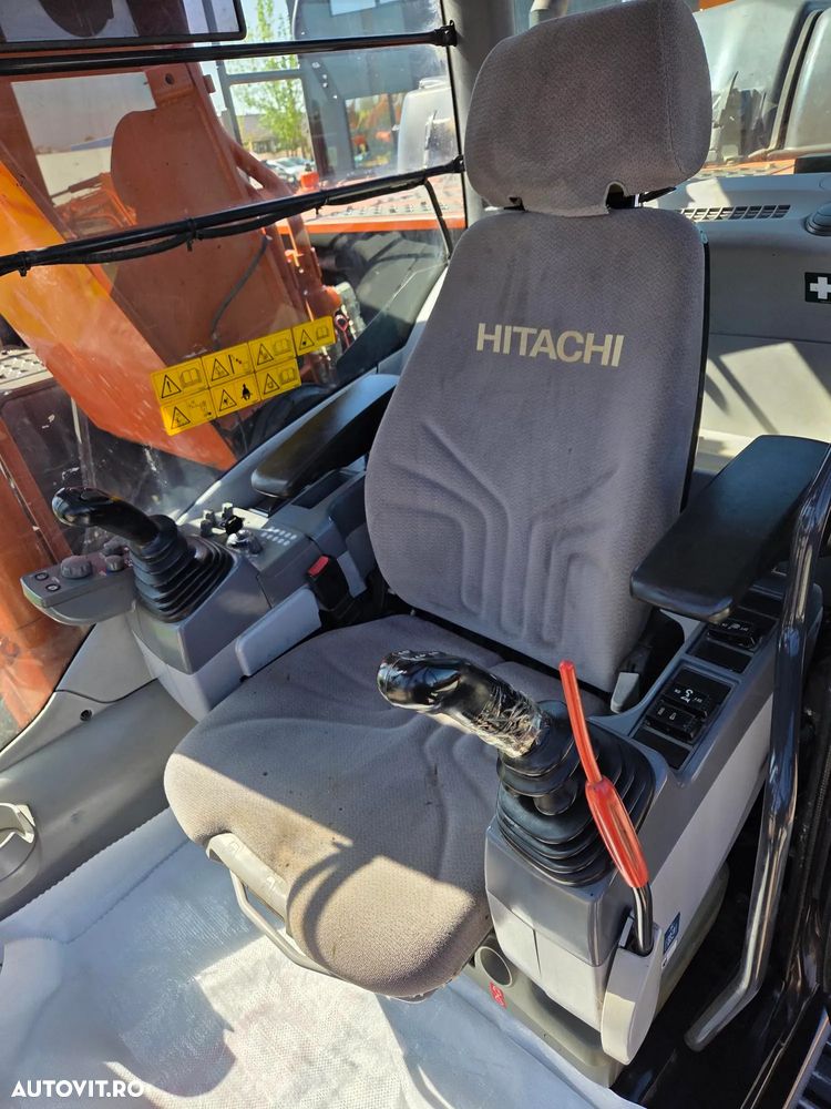 Hitachi ZX250LCN-6, 2020, 9.449h, 27,3t, cupa 1,55mc, Ingust latime 2,99m, camera spate, camere laterale, inst picon, consum mediu 9,8l/h, ridica 13t, motor Isuzu 173CP, 3 pompe hidr HITACHI, 3 camere, produs in JAPONIA, leasing 4 ani-PROMOTIE 68.900 EUR+tva - 10