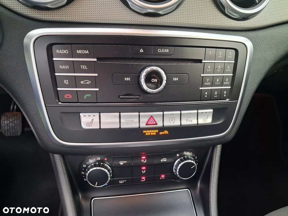 Mercedes-Benz GLA 180 AMG Line - 32