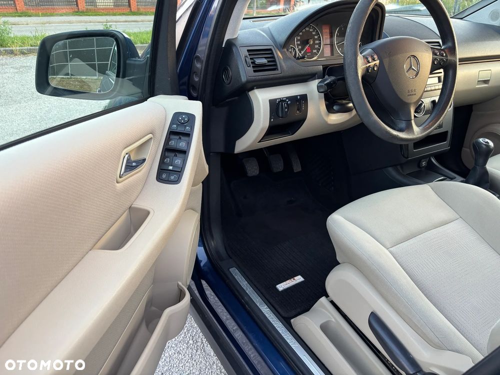 Mercedes-Benz Klasa A 160 BlueEFFICIENCY Elegance Special Edition - 13
