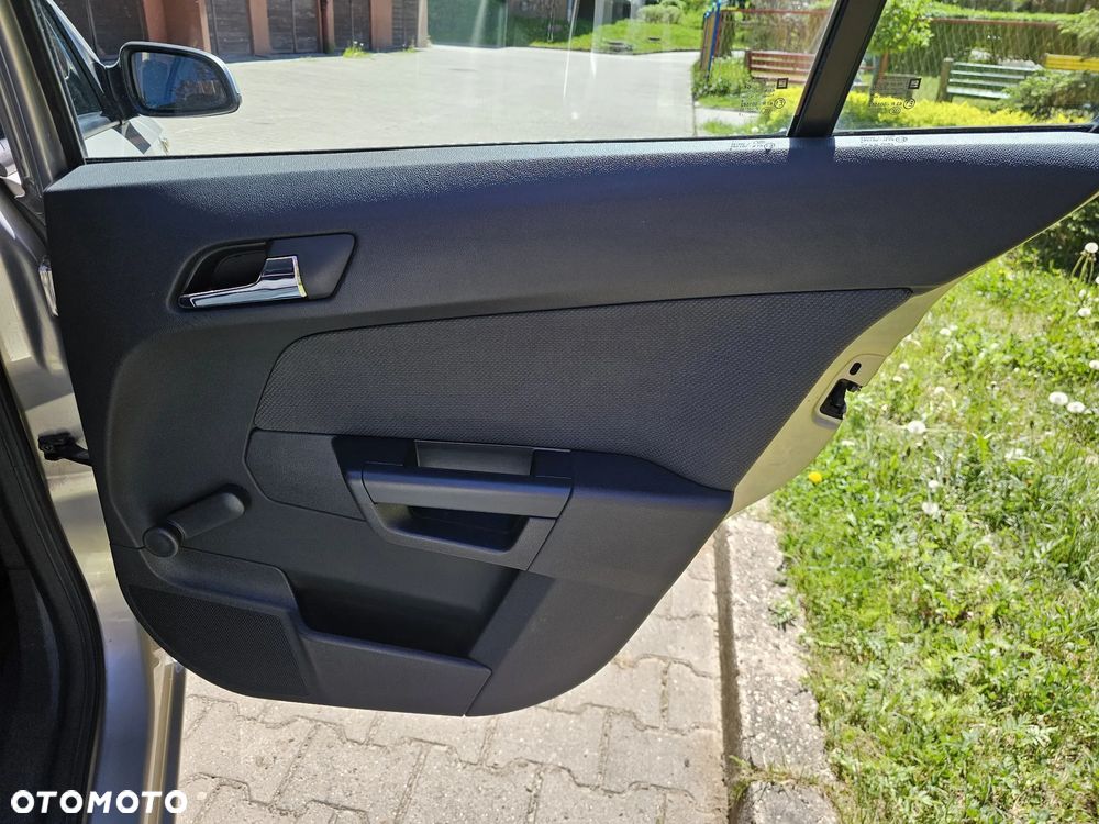 Opel Astra 1.6 Enjoy - 24
