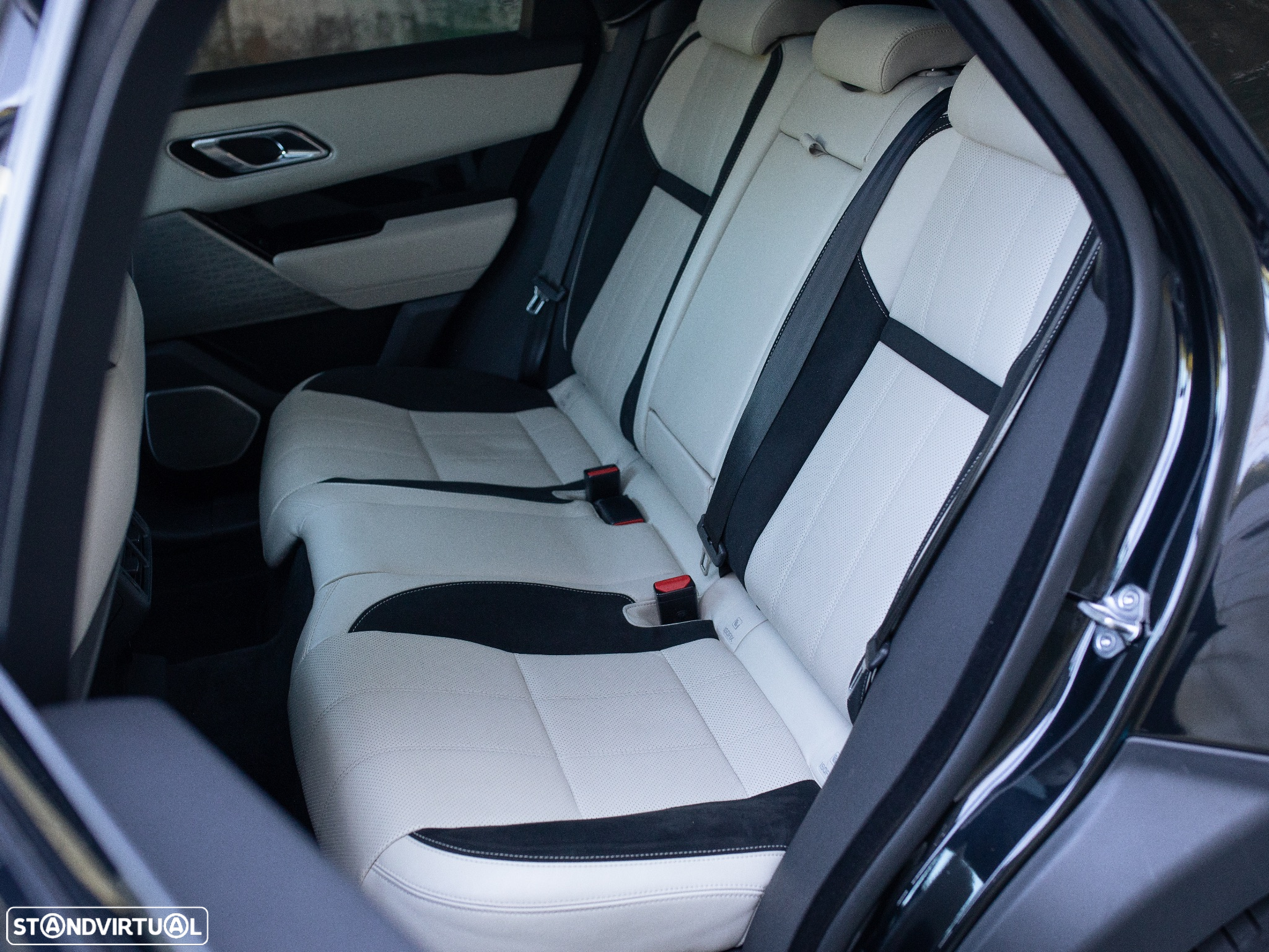 Land Rover Range Rover Velar 2.0 D R-Dynamic HSE - 30