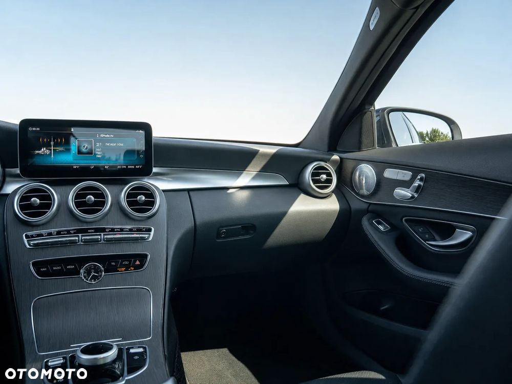 Mercedes-Benz Klasa C 300 9G-TRONIC Exclusive - 14