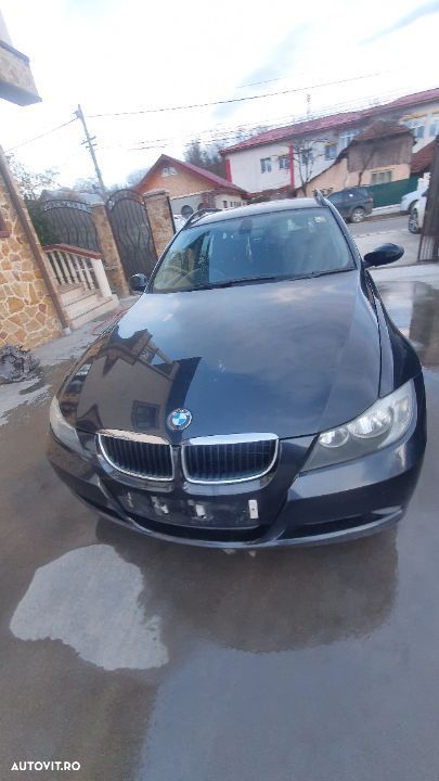 Dezmembram BMW 320 e91 An fabr 2008 N47d30A manuala - 1