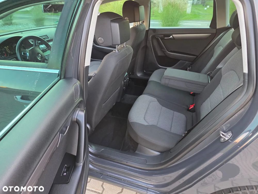 Volkswagen Passat 1.6 TDI Comfortline - 13
