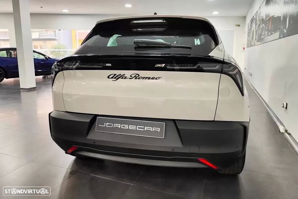 Alfa Romeo Junior Elletrica 50 kWh Launch Edition - 28