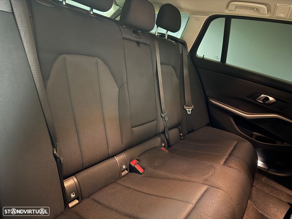 BMW 318 d Line Sport Auto - 17