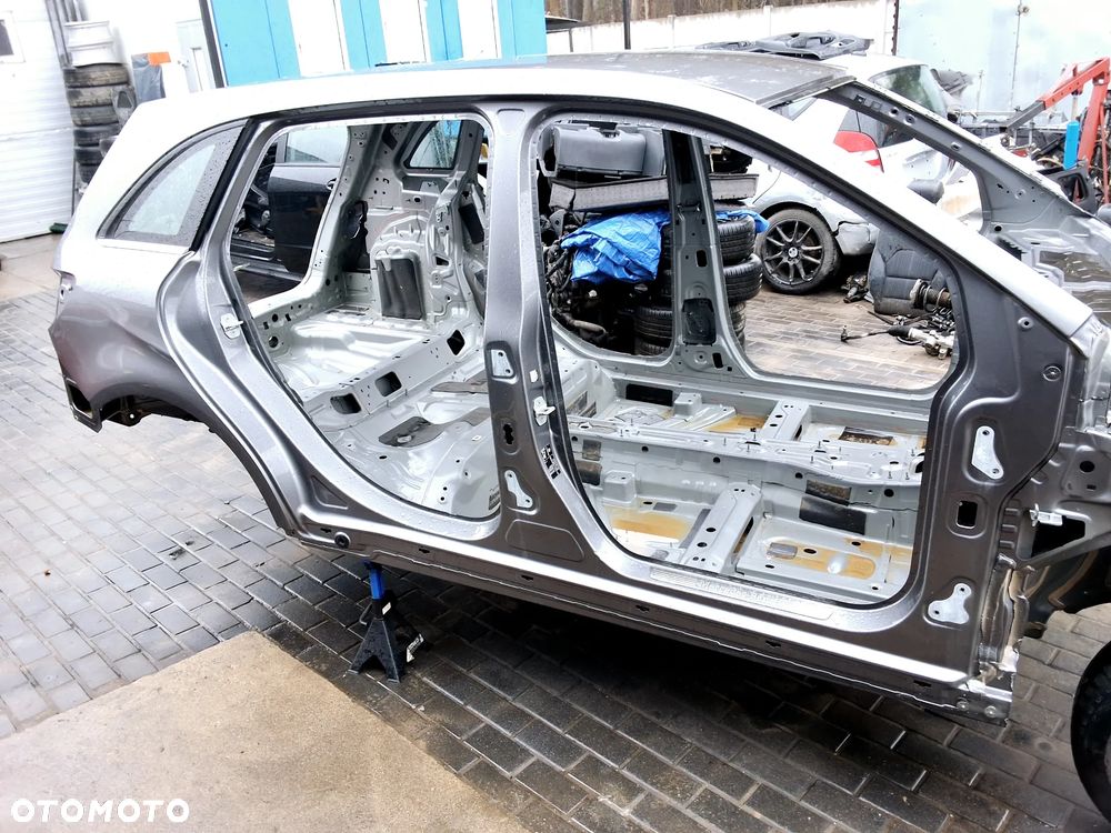 MERCEDES B-KLASA W246 SPRZEDAM KAROSERIĘ EUROPA Z DOKUMĘTAMI W KOLOR 787 W ORYGINALE Z 2013 ROKU - 4