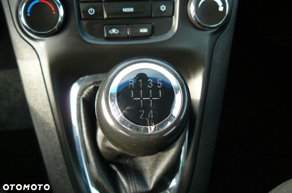 Chevrolet Orlando - 21