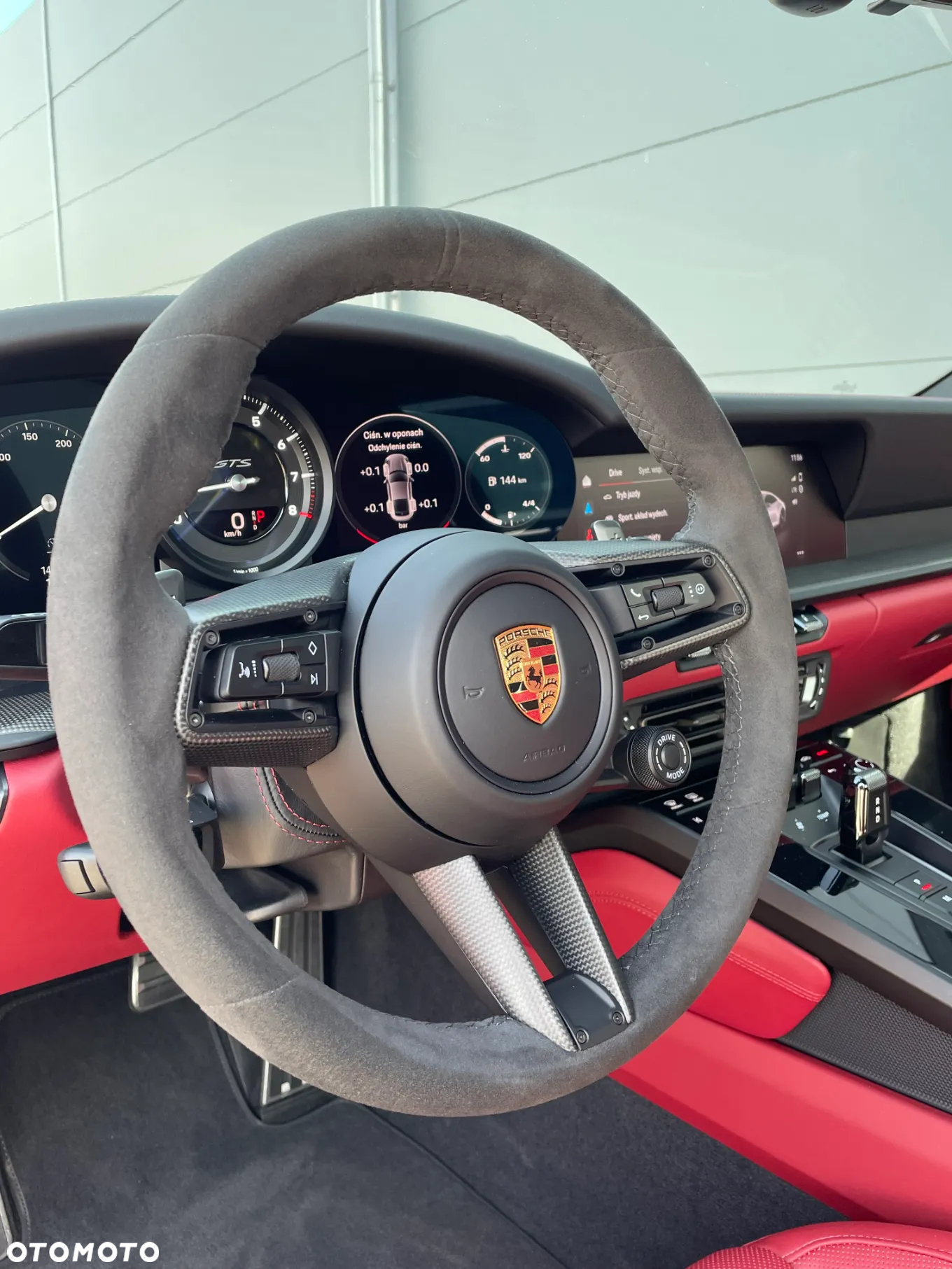 Porsche 911 Carrera 4 GTS - 12