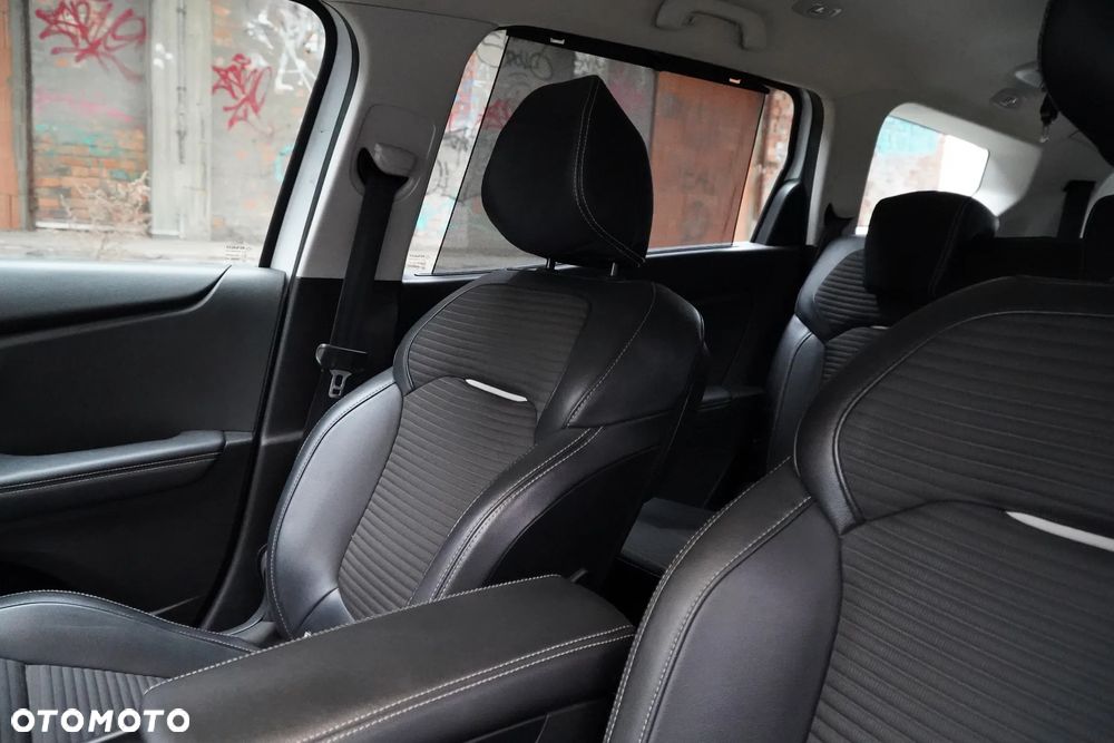 Renault Grand Scenic - 36