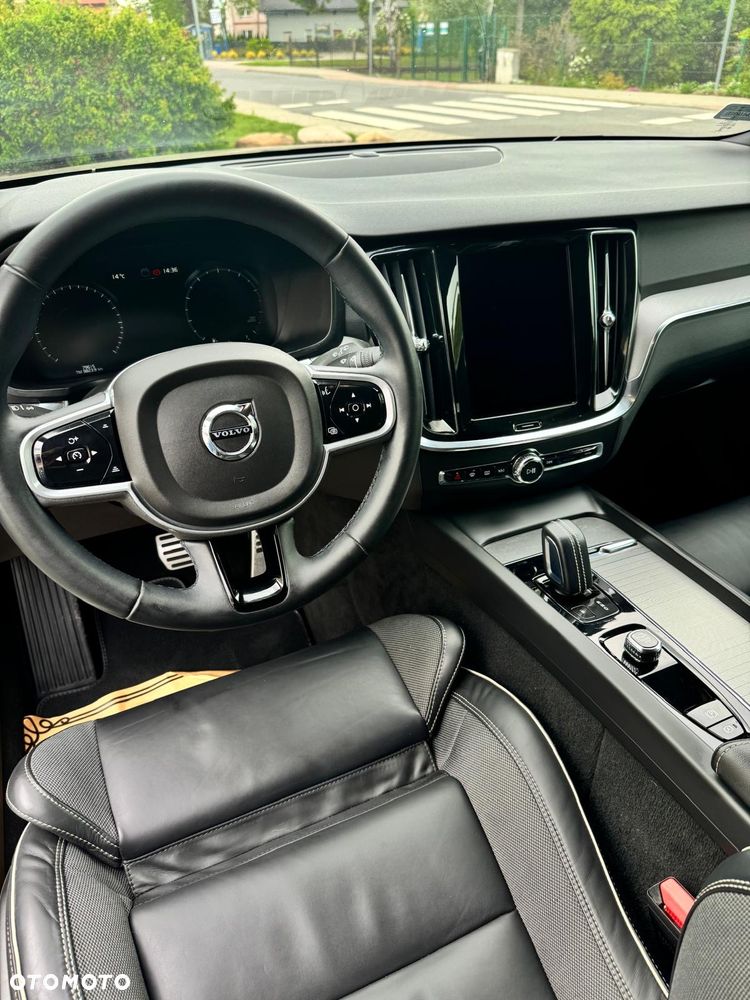 Volvo V60 B3 B R-Design - 17