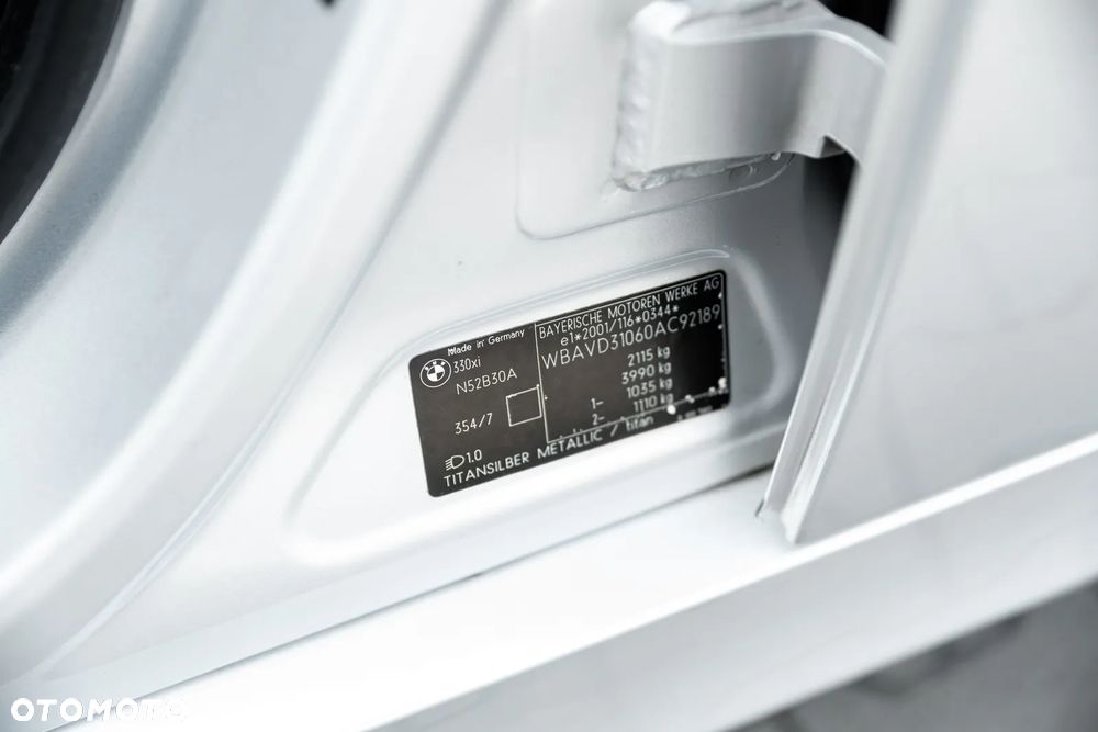 BMW Seria 3 330xi - 38