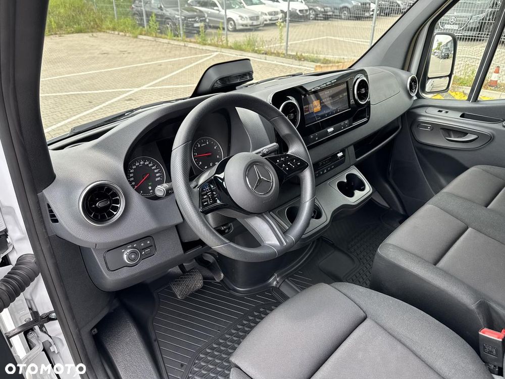 Mercedes-Benz Sprinter - 15