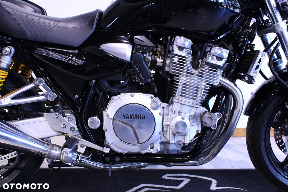 Yamaha XJR - 22