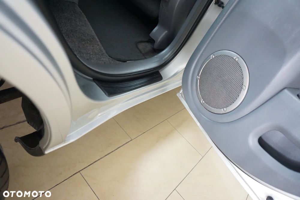 Toyota RAV4 D-4D 4x4 - 21