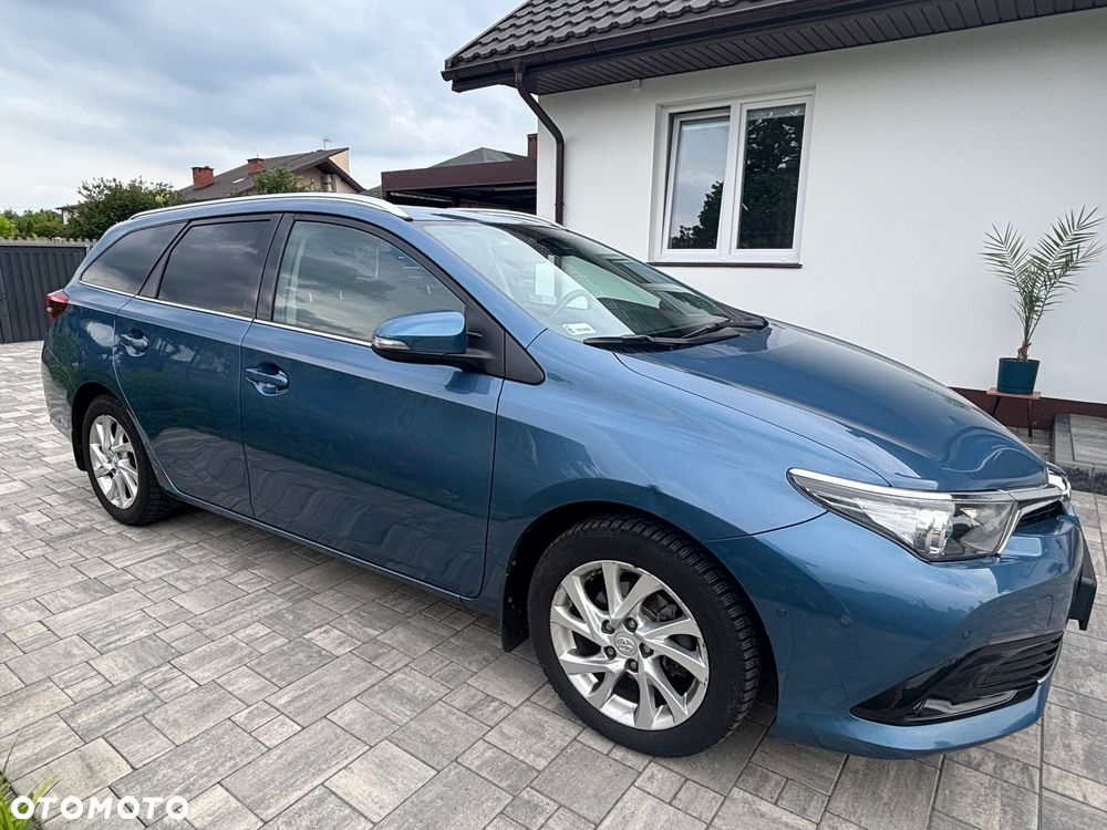 Toyota Auris 1.6 Premium - 3
