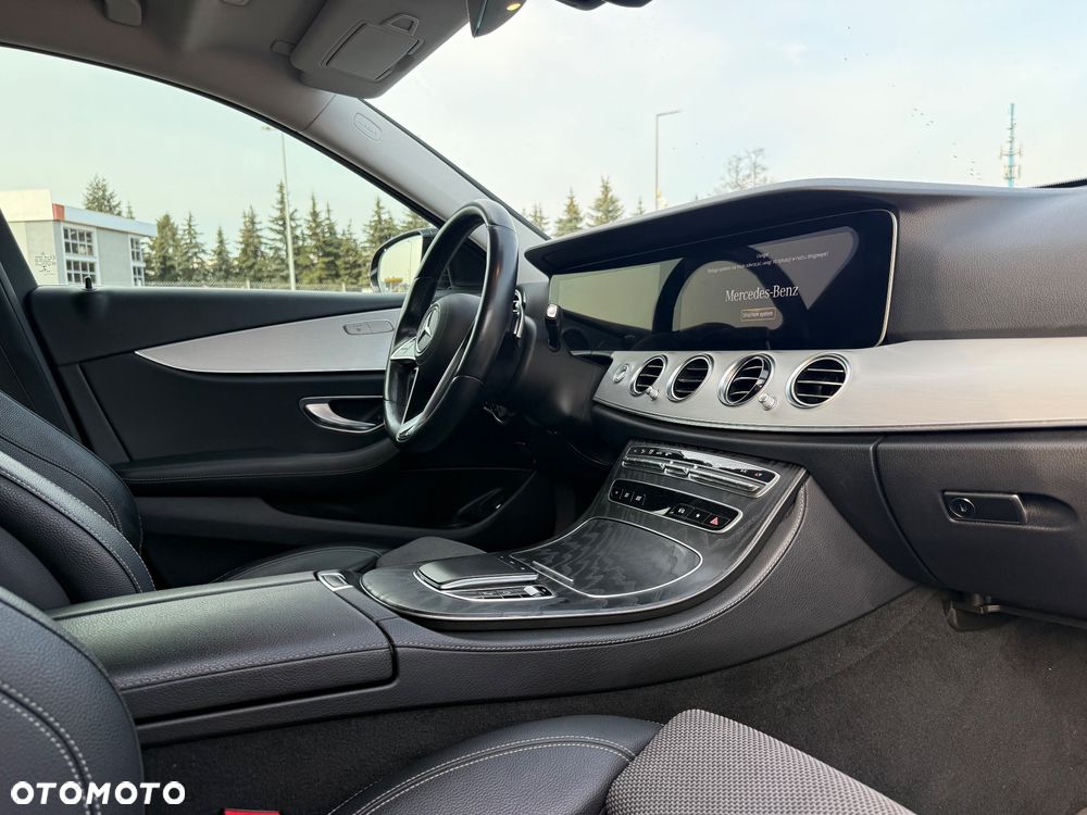 Mercedes-Benz Klasa E 220 d 9G-TRONIC Avantgarde - 24