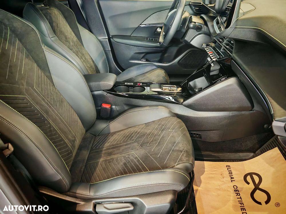 Peugeot 2008 1.2L e-DCS6 MHEV GT - 11