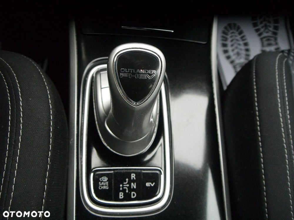 Mitsubishi Outlander - 24
