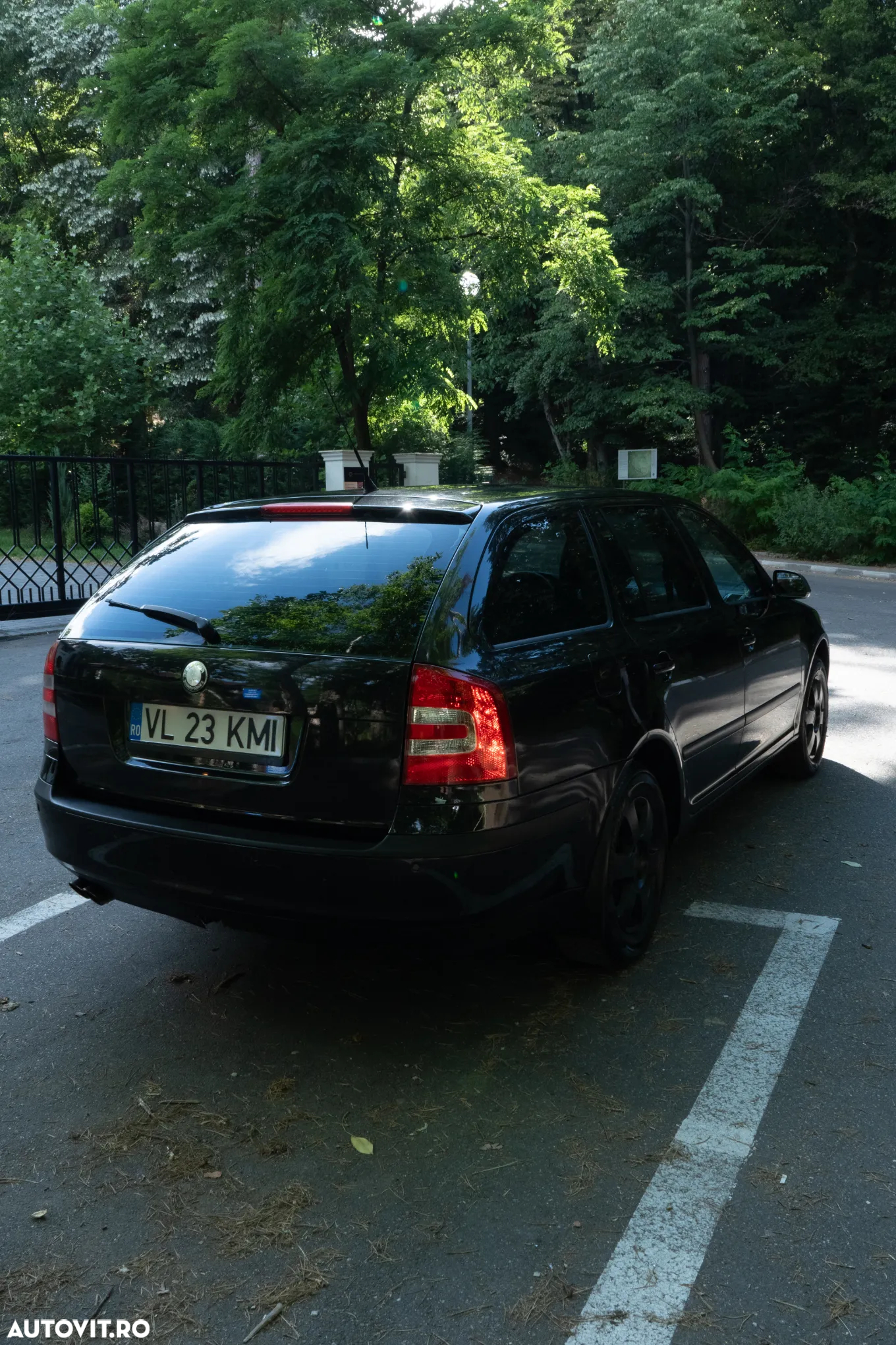 Skoda Octavia Combi 2.0 TDI Elegance Automatic - 4