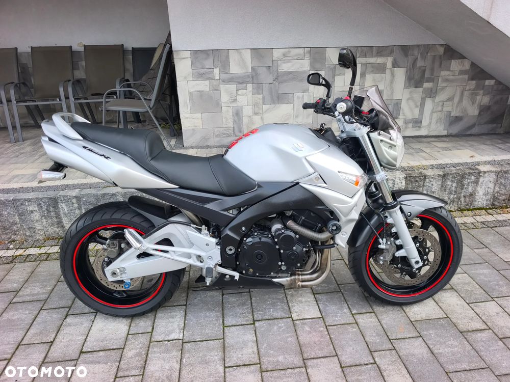 Suzuki GSR - 17