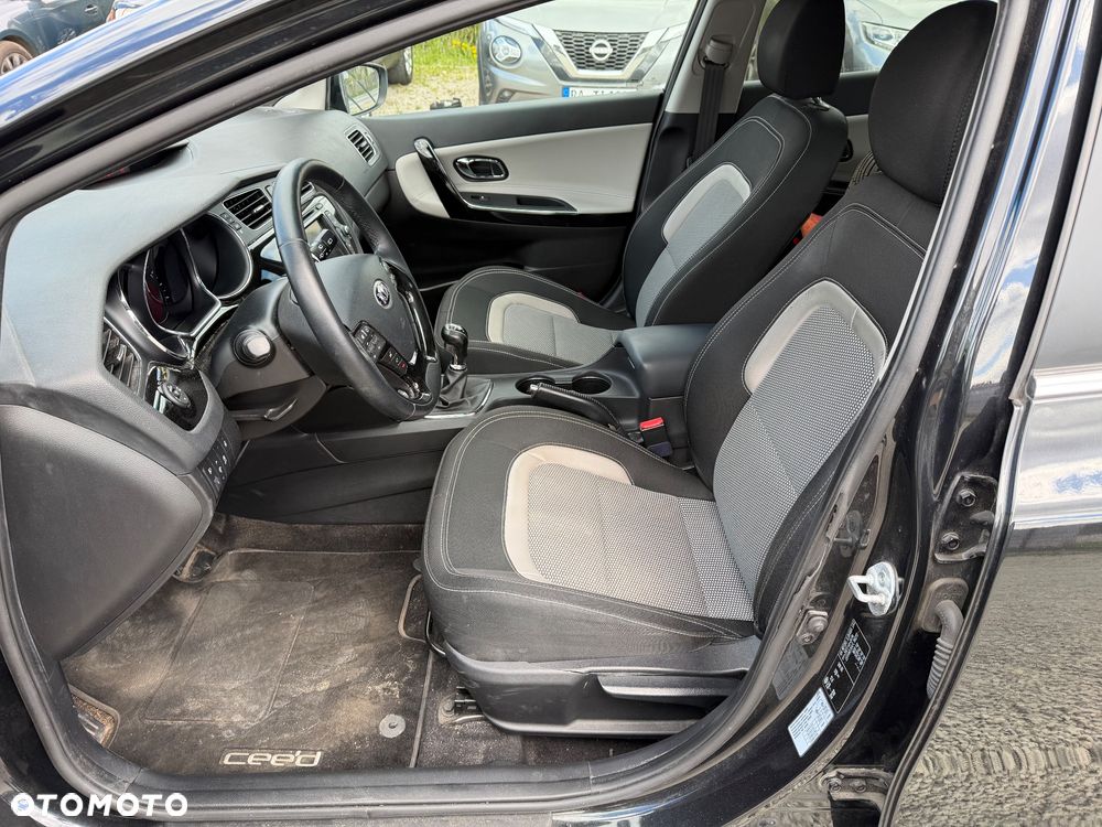 Kia Ceed 1.4 CVVT ISG Dream Team Edition - 29