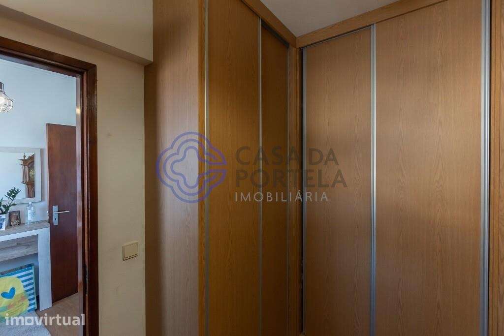 ANDAR MORADIA T2+1 EM CANIDELO | TERRAÇO DE 82 M² | GARAGEM PARA 4 - Grande imagem: 4/32