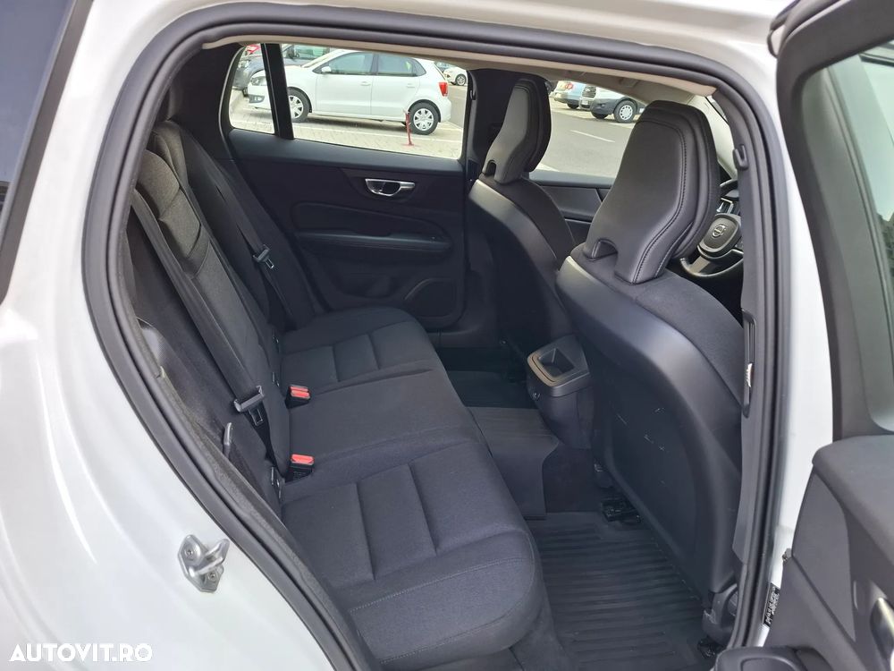 Volvo V60 B4 MHEV AT8 FWD Momentum Pro - 15