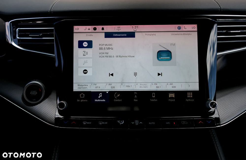 Jeep Grand Wagoneer - 34