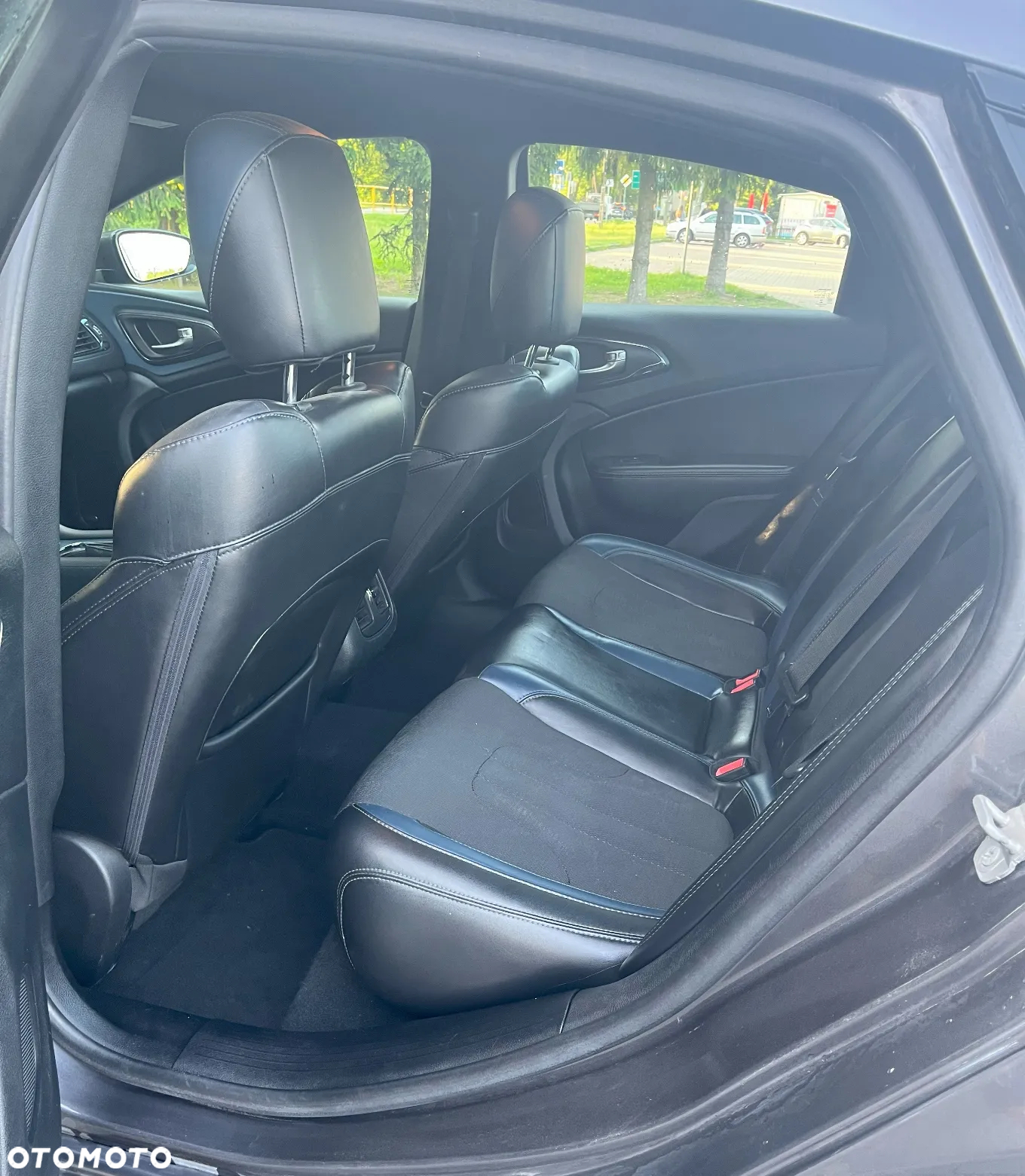 Chrysler 200 - 9