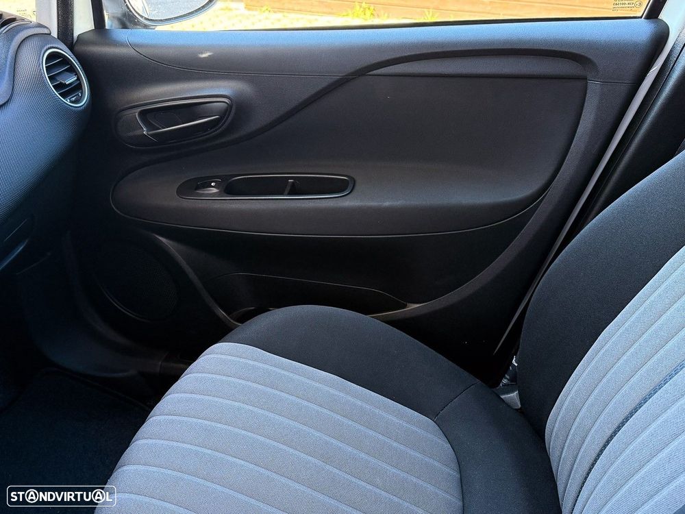 Fiat Punto 1.3 M-Jet Easy S&S - 19