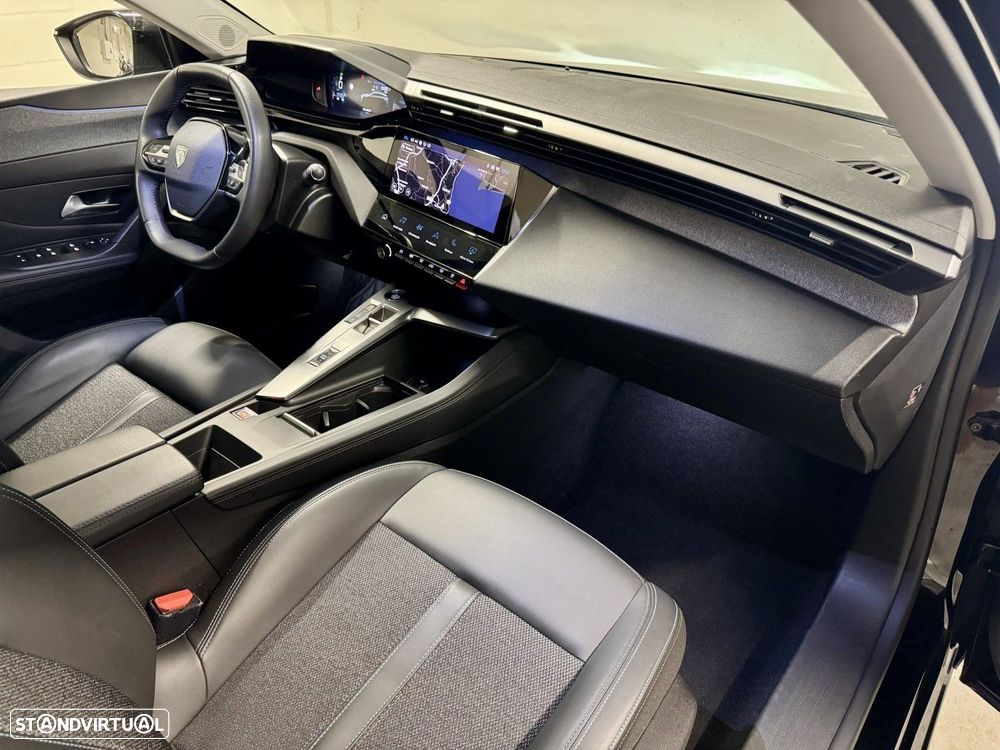 Peugeot 308 1.2 PureTech Allure Pack EAT8 — fotografia 25