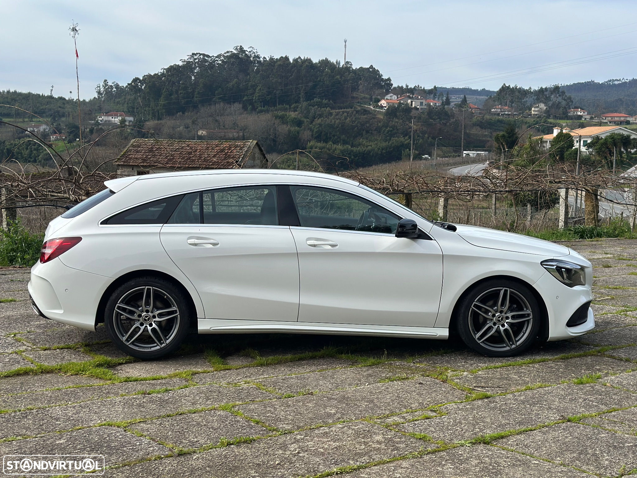 Mercedes-Benz CLA 180 d Shooting Brake AMG Line - 23