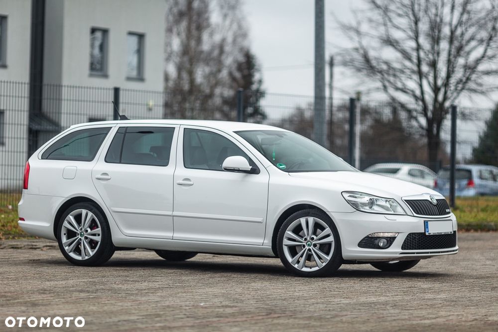 Skoda Octavia 2.0 TDI CR DPF RS - 9
