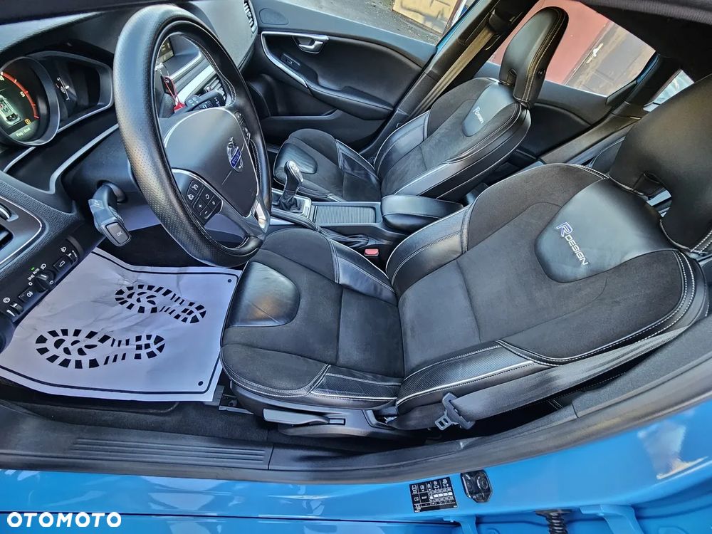 Volvo V40 D2 R-Design - 24