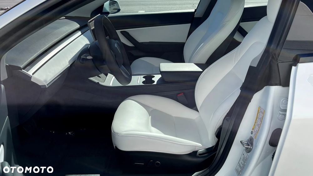 Tesla Model 3 - 16