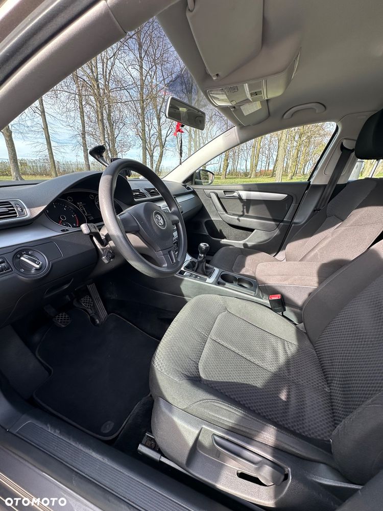 Volkswagen Passat 2.0 TDI Comfortline - 11