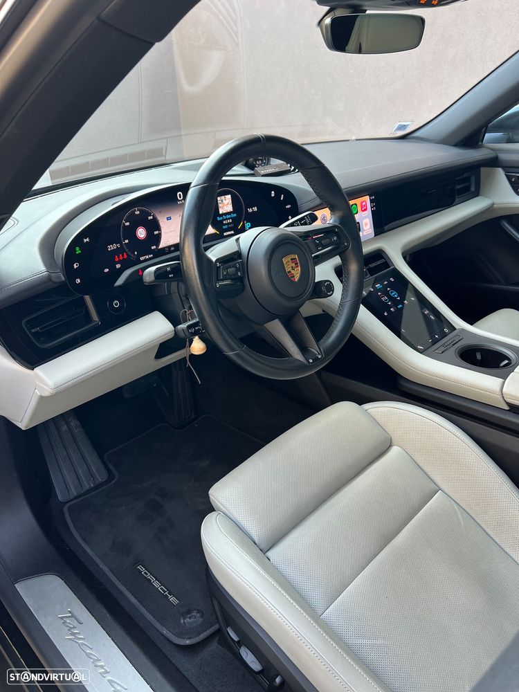 Porsche Taycan 4S - 10