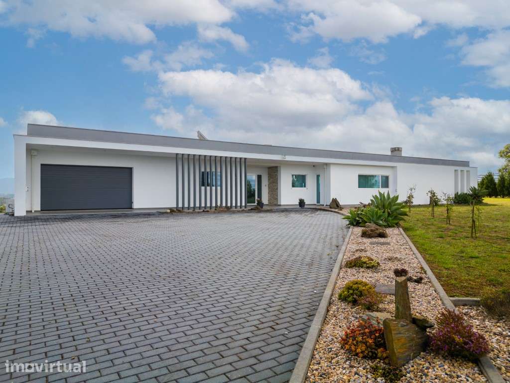Moradia contemporânea V3 com piscina, garagem e grande jardim próxi... - Grande imagem: 3/35