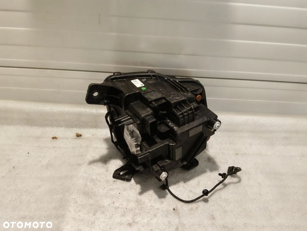 NIO ET5 LAMPA LED PRZÓD STRONA LEWA P0222834 - 4