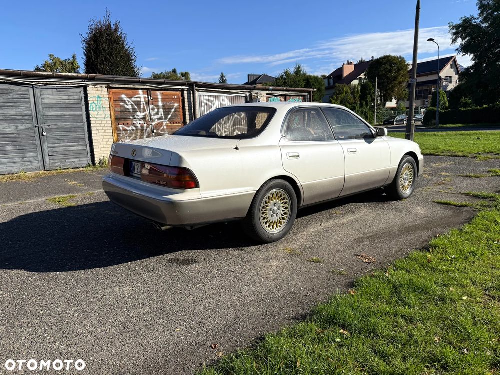 Lexus ES - 4