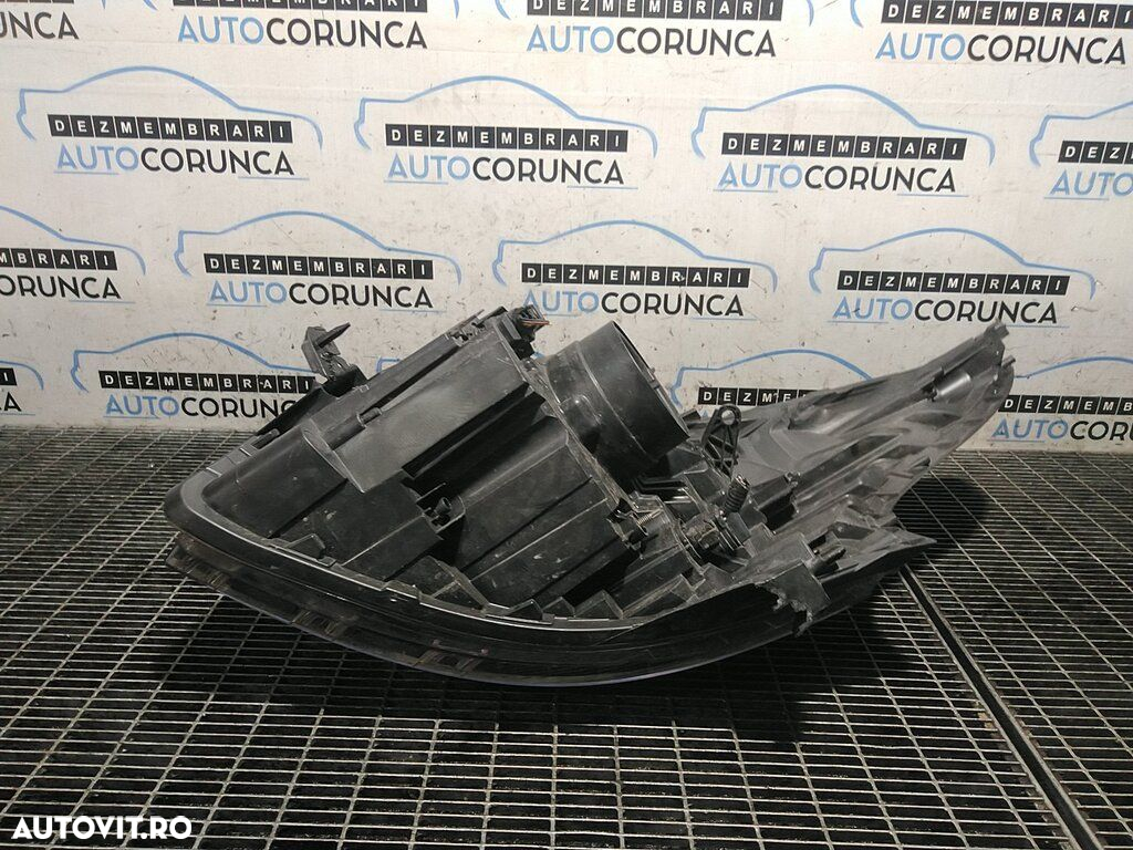 Far Dreapta Opel Vivaro B 2014 - 2018 5 Usi (1272) Fara xenon - 4