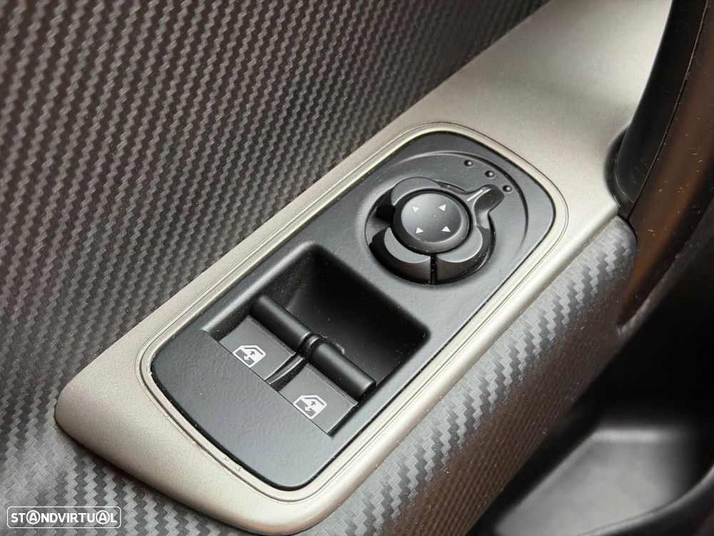 Alfa Romeo MiTo 1.3 JTD Distinctive S&S - 29