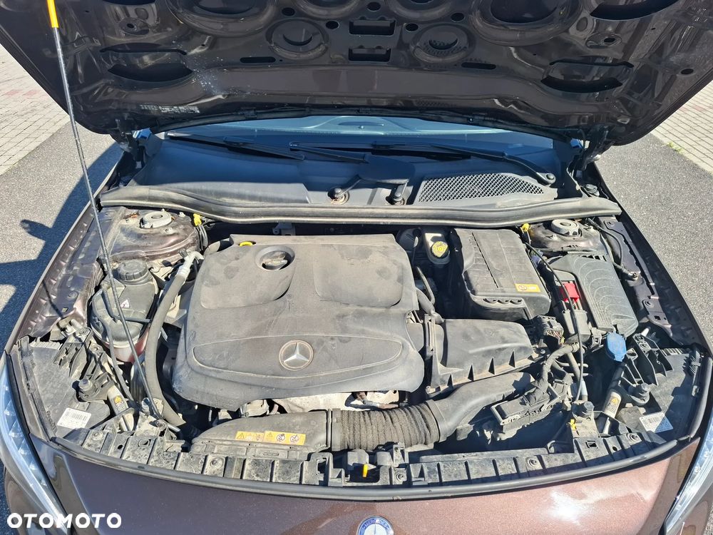 Mercedes-Benz GLA 250 7G-DCT - 23
