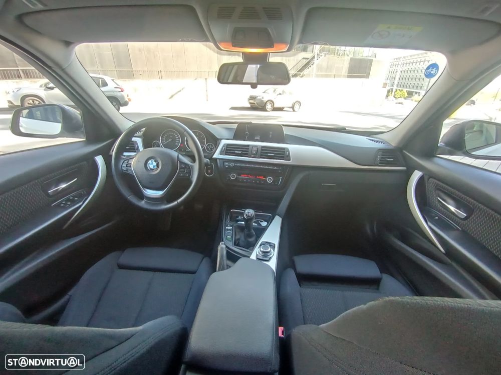 BMW 318 d Sport Line - 13