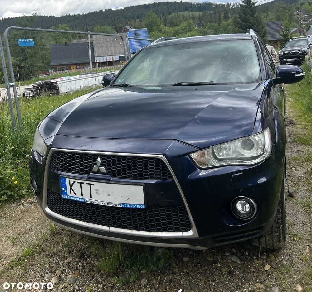 Mitsubishi Outlander - 1