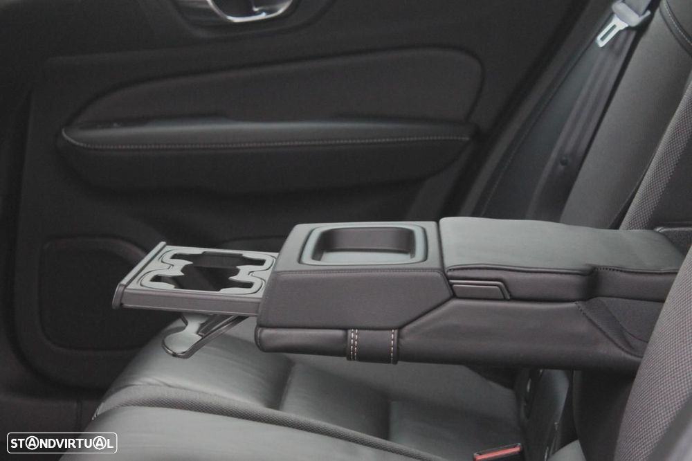 Volvo V60 2.0 T8 AWD TE R-Design - 26